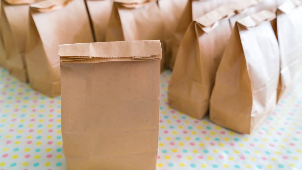 sacs papier brun table