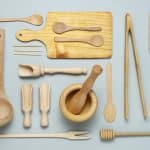 assortiment outils cuisine bois plat